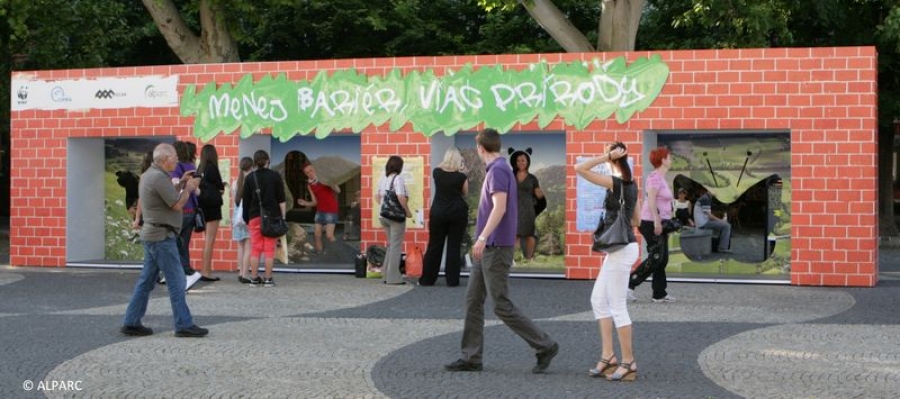 Die Mauer blockiert das Zentrum von Bratislava und die COP3